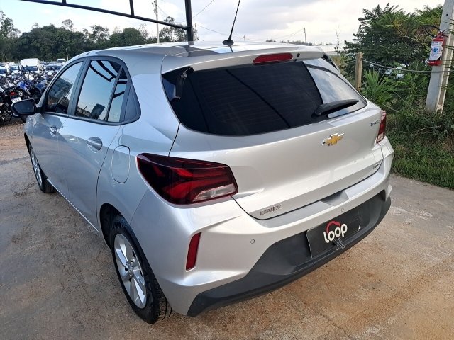 chevrolet-onix-10tat-ltz-traseira-motorista-7718a873